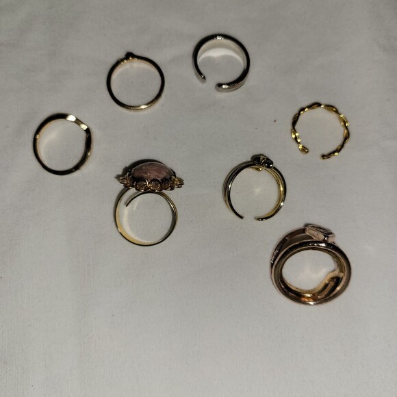 Set of 7 Gold Toned Fashion Rings - Picture 9 of 9